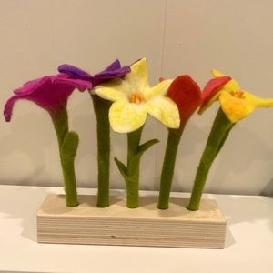 Lovevery felt counting flowers